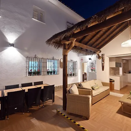 Wonderstays Lucia Villa *