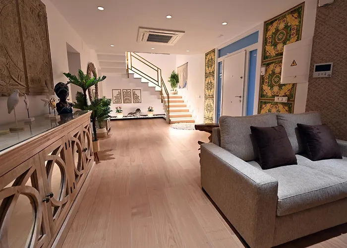 Wonderstays Lucia Villa *