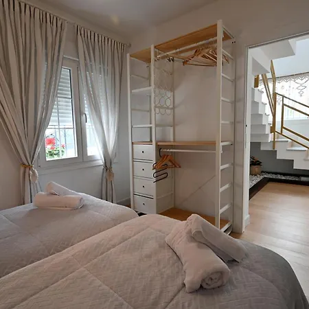 Вилла Wonderstays Lucia *